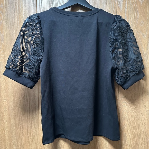 Cable & Gauge Elegant Black Mesh Sleeve Top - Picture 4 of 4